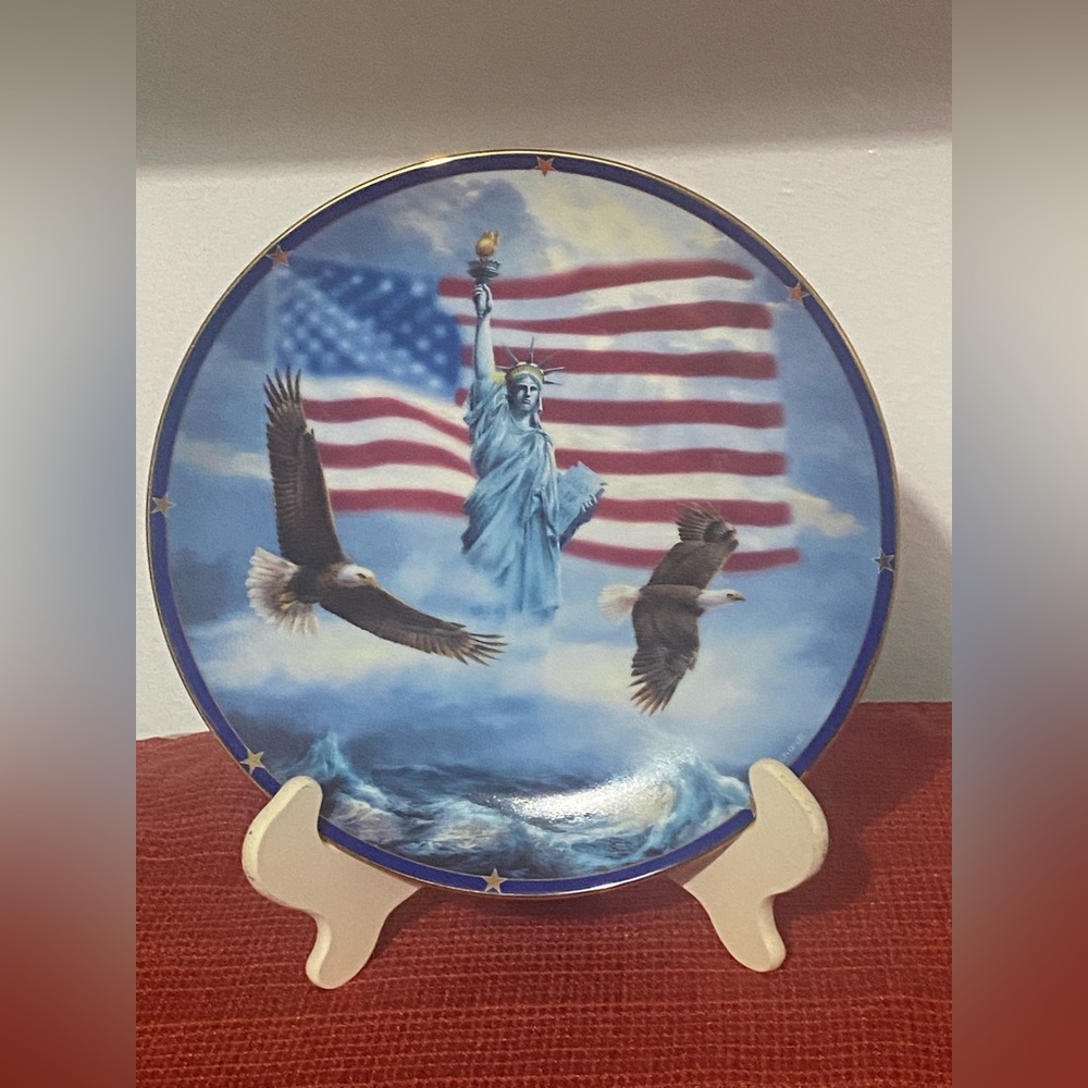 SET OF 5- ASSORTED DECORATED PLATES - Picture 11 of 11